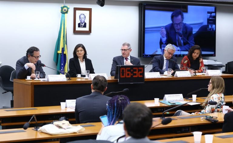 Diante de impactos comerciais Brasil pode recorrer a OMC contra