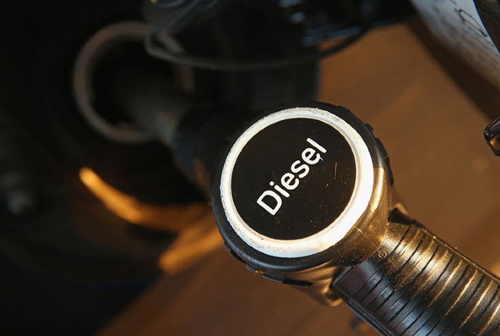Preço do litro do diesel recua mais de 1% no início de julho e inicia o mês a R＄ 5, aponta Ticket Log