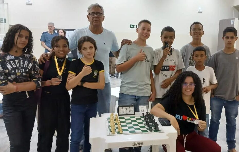 Alunos do Clube de Xadrez de Capim Branco participam de campeonato em Belo Horizonte