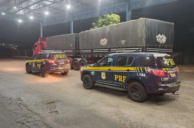 PRF apreende 47 toneladas de sorgo transportadas ilegalmente em Paraíso do Tocantins
